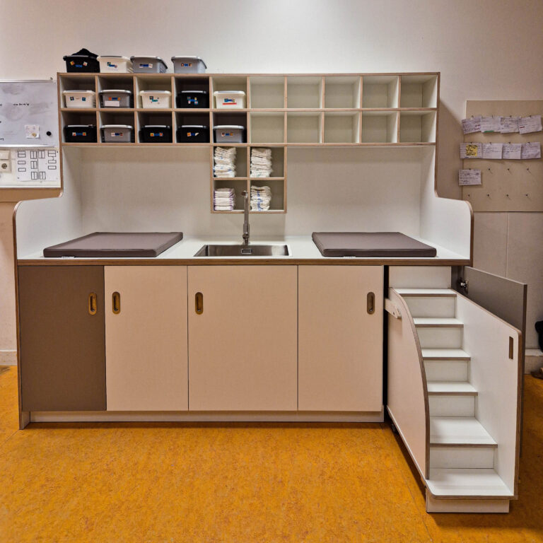 2KICK Villa Kakelbont Commode