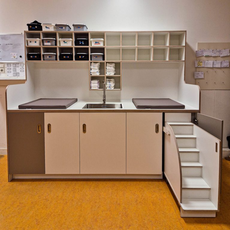 2KICK Villa Kakelbont Commode